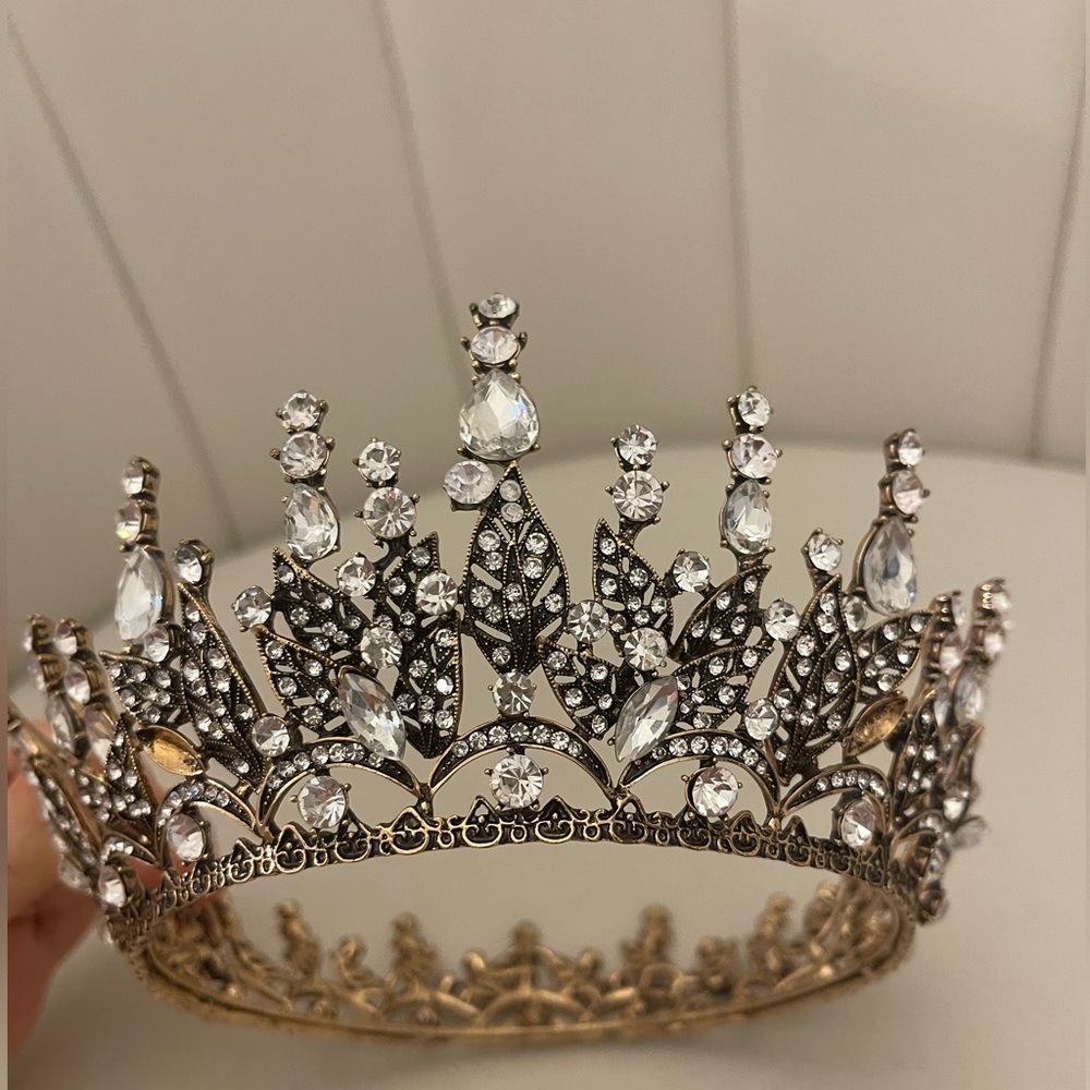 Stunning, Elegant Rhinestone-Crystal Crown - for Events or Everyday Queens! ✨👑✨